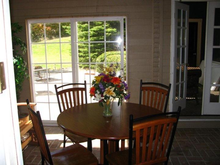 Spruce Hill Inn & Cottages Mansfield Quarto foto